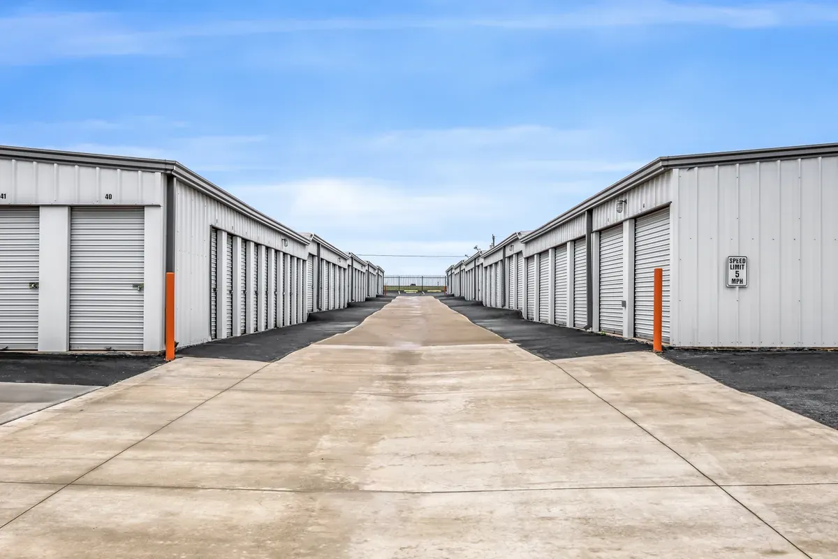Drive up storage KO Storage of Harrah, OK
