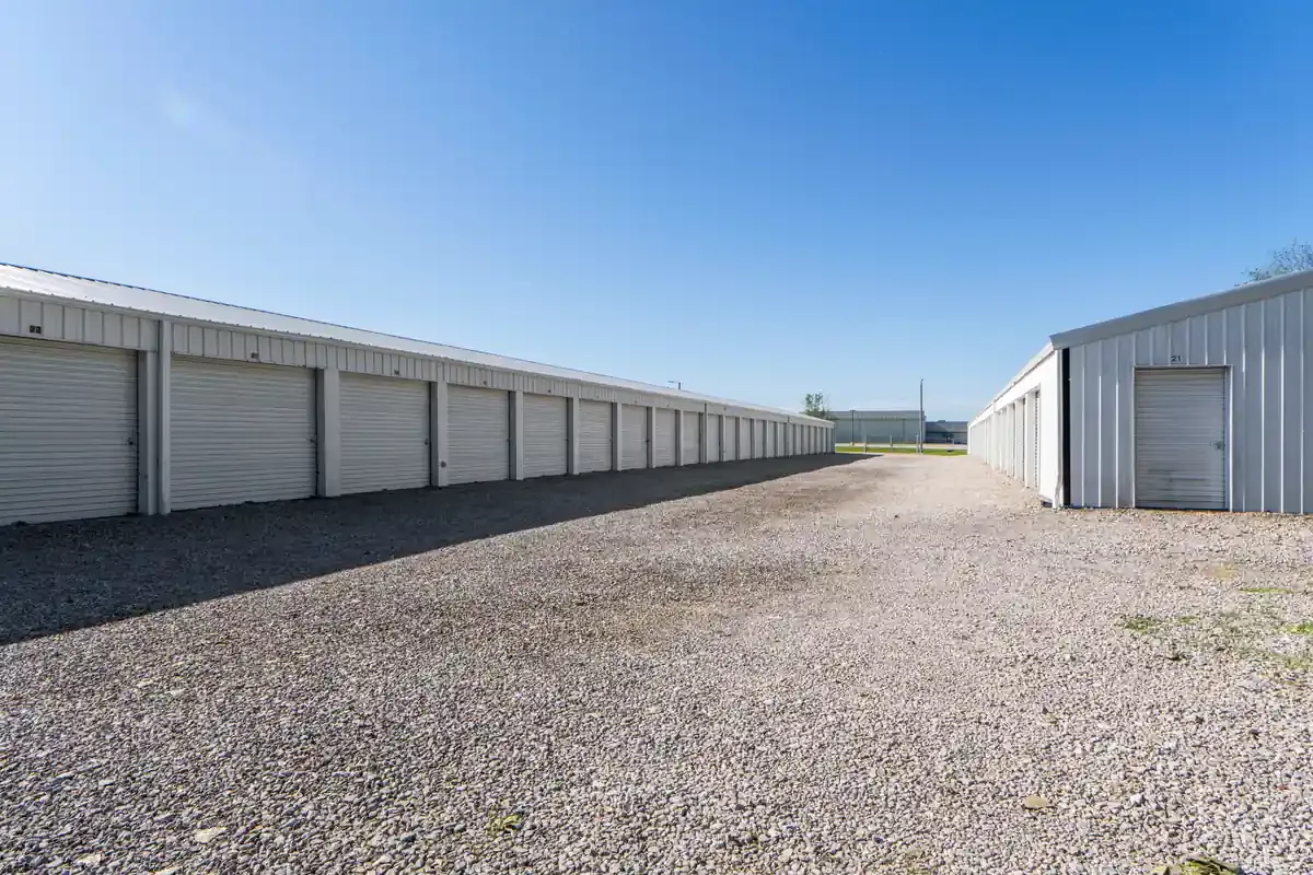 Drive lane KO Storage of Harrisonville, MO