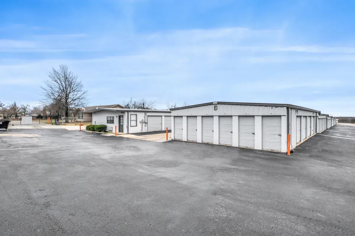 Front entrance KO Storage of Harrah, OK