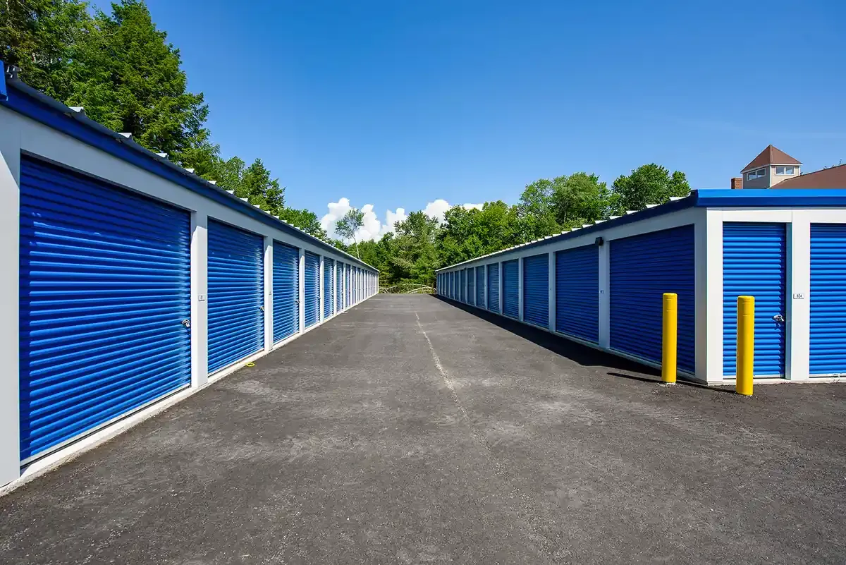Drive lane KO Storage of Rindge, NH