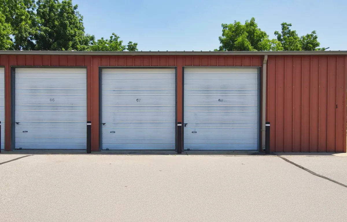 Drive up storage KO Storage of Manhattan, KS