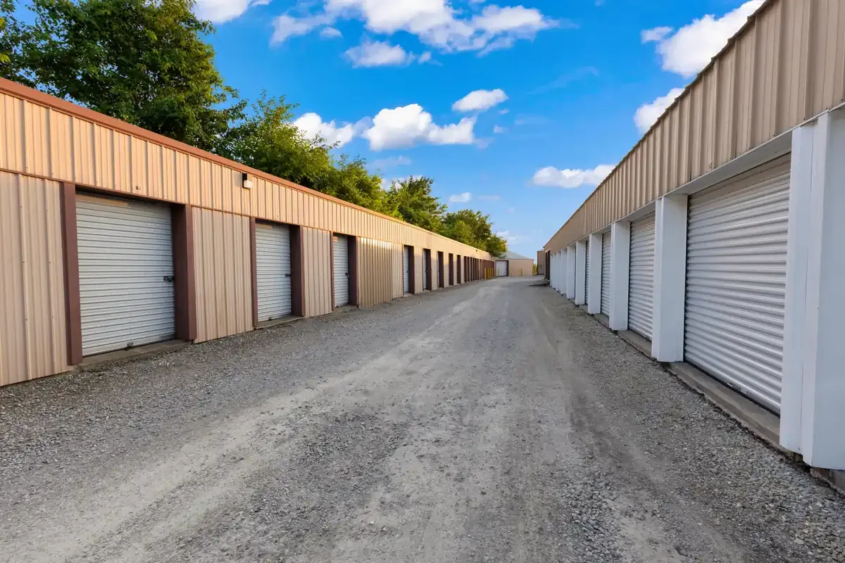 Drive aisle KO Storage of Sedalia, MO