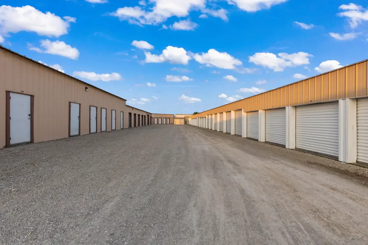 Drive lane KO Storage of Sedalia, MO
