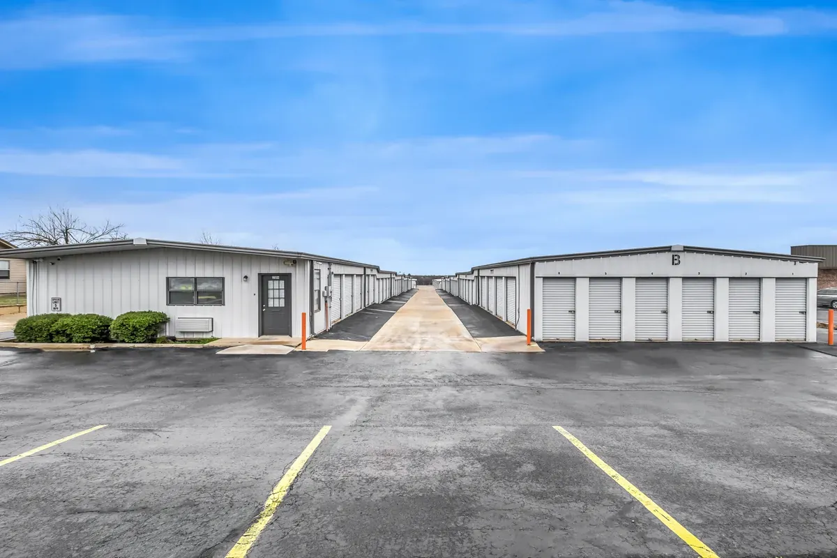 Drive aisle KO Storage of Harrah, OK