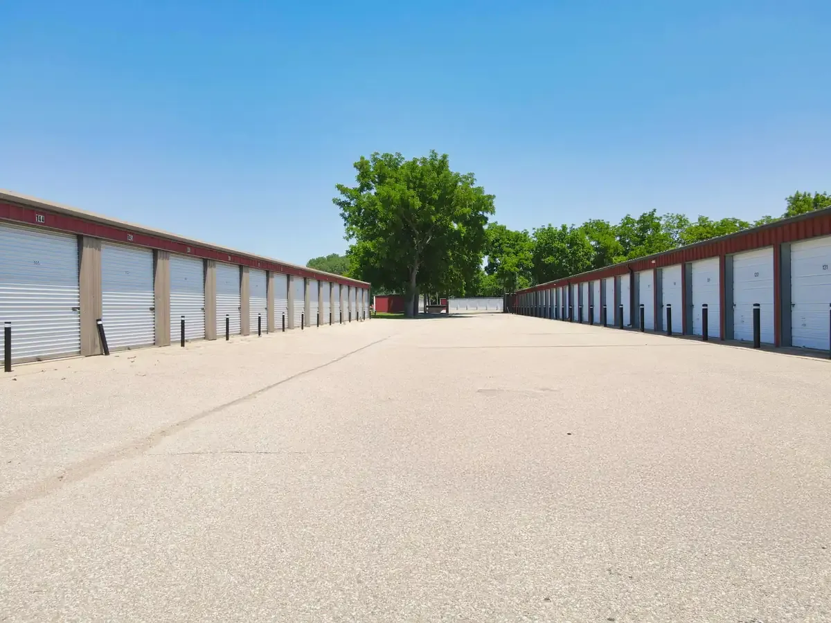 Drive up storage KO Storage of Manhattan, KS