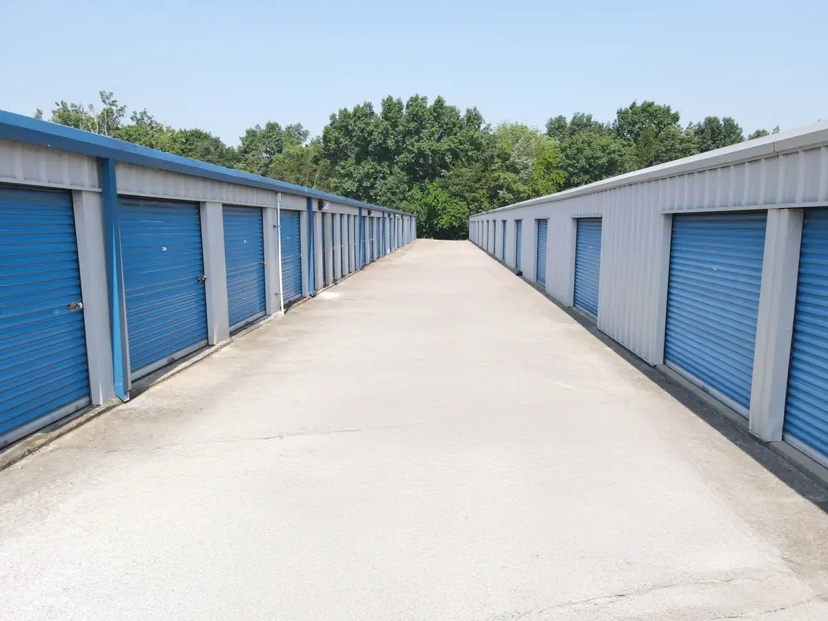 Drive lanes KO Storage of Murfreesboro, TN