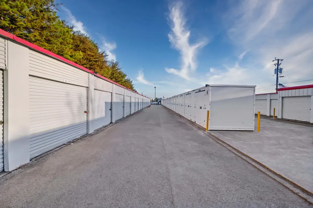 Drive aisle KO Storage of Gainesville, GA