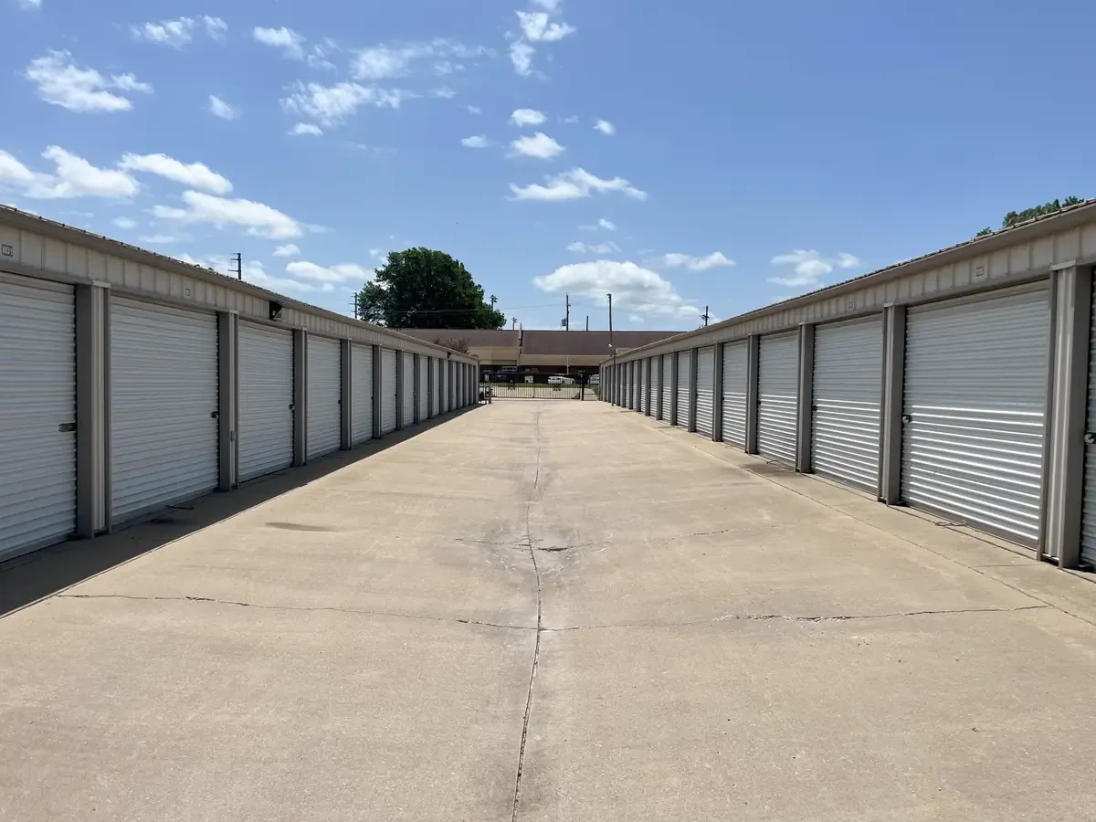 Drive up access units KO Storage of Topeka, KS