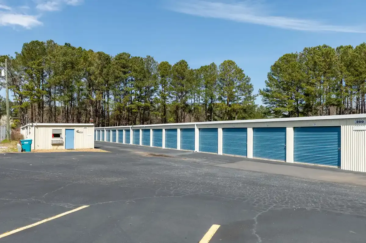 Drive lanes KO Storage of Hampton, GA