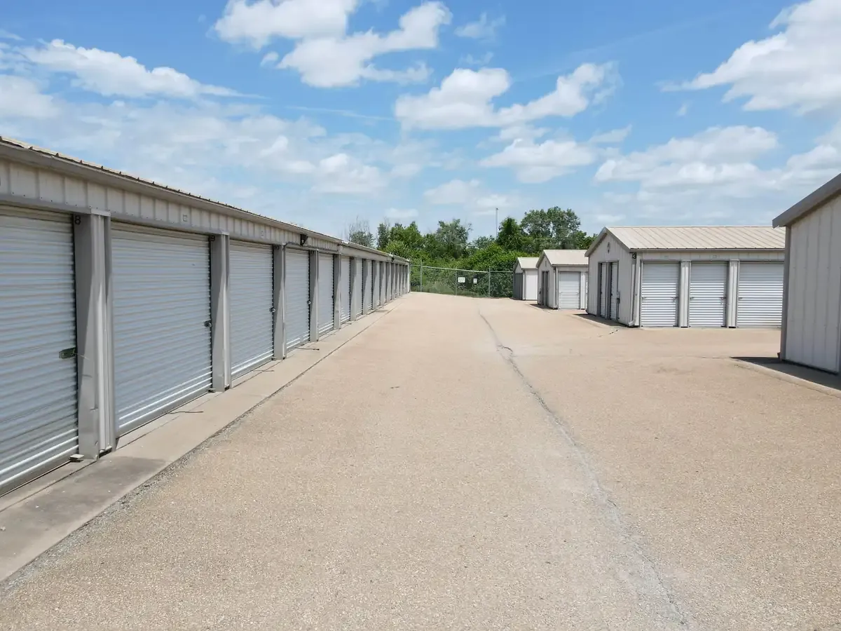 Facility drive aisle KO Storage of Topeka, KS