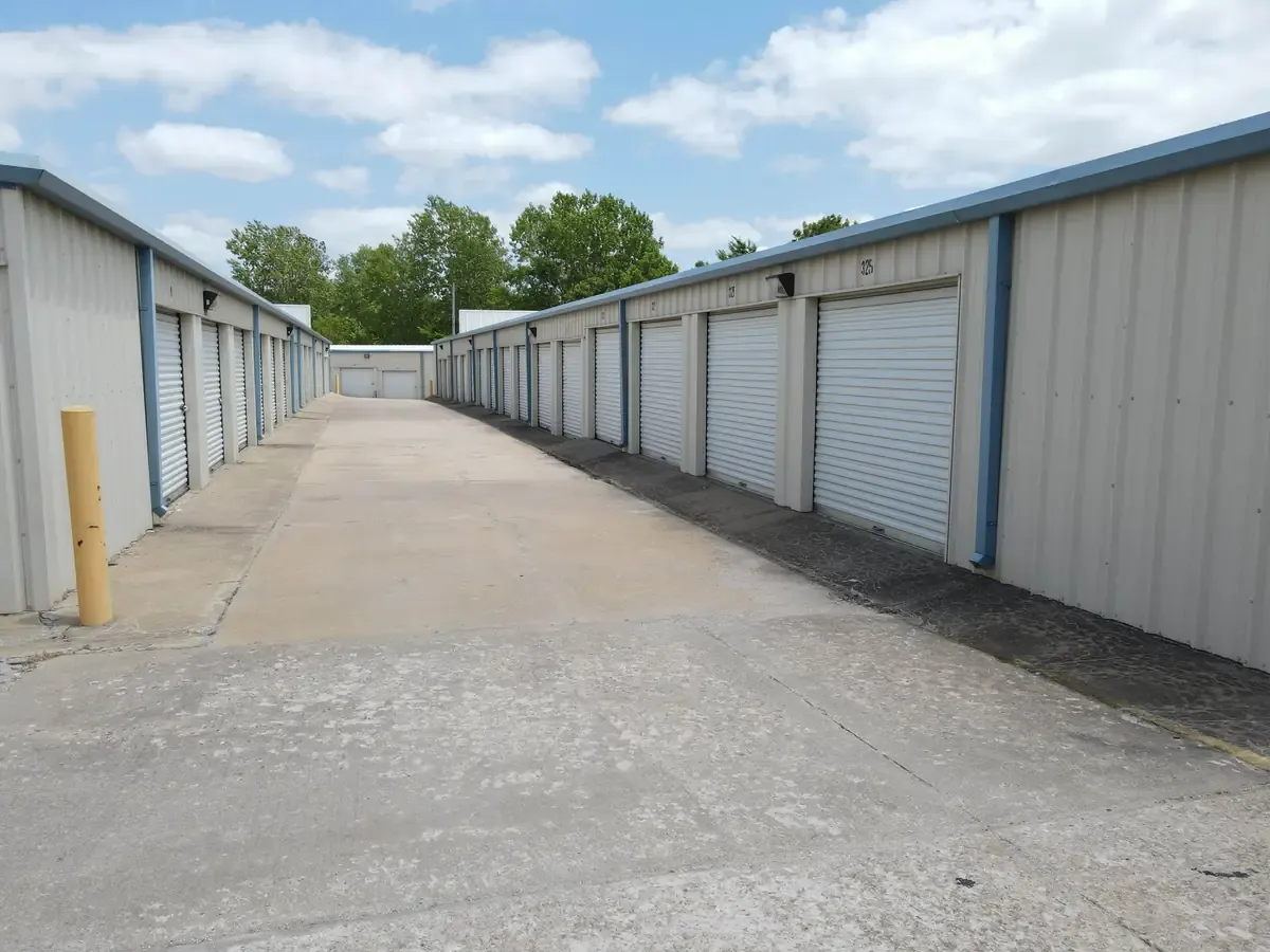 Drive up self storage KO Storage of Topeka, KS
