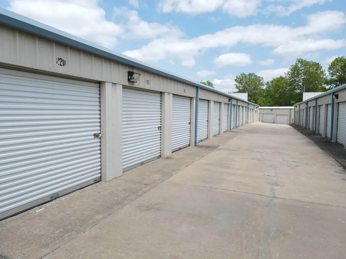 Drive up self storage KO Storage of Topeka, KS