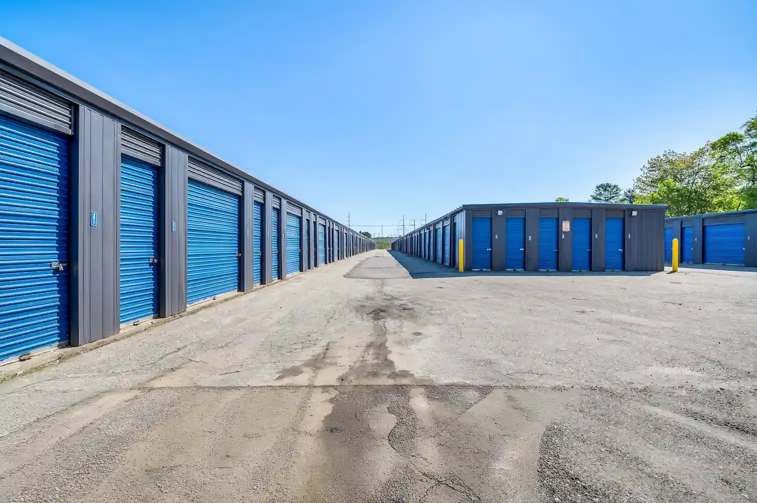 A long aisle of units.