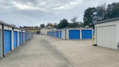 Large drive lanes through the facility